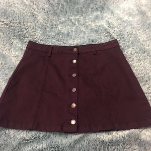 cute button down skirt!